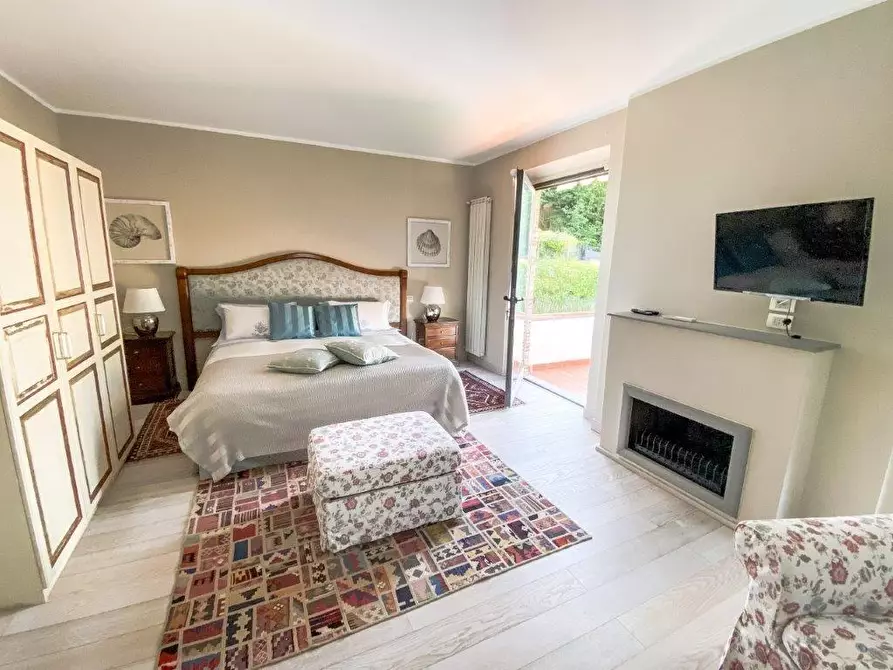 Immagine 21 di Villa in vendita  a Camaiore