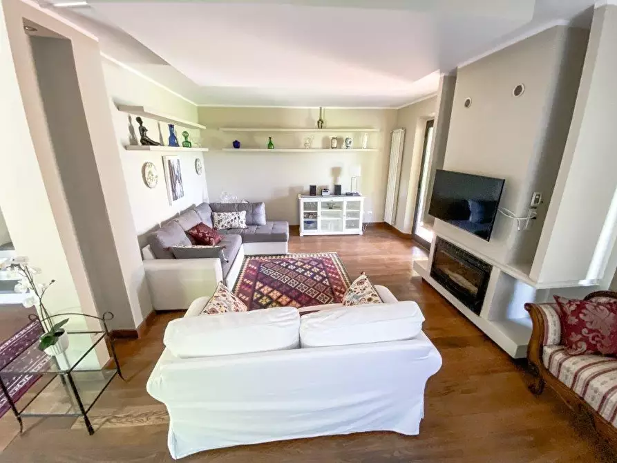 Immagine 17 di Villa in vendita  a Camaiore