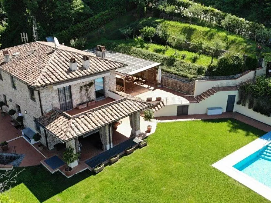 Immagine 6 di Villa in vendita  a Camaiore