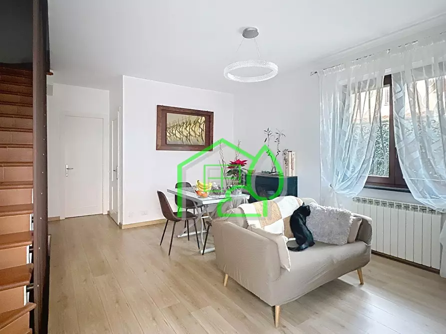 Immagine 2 di Villetta a schiera in vendita  a Viareggio