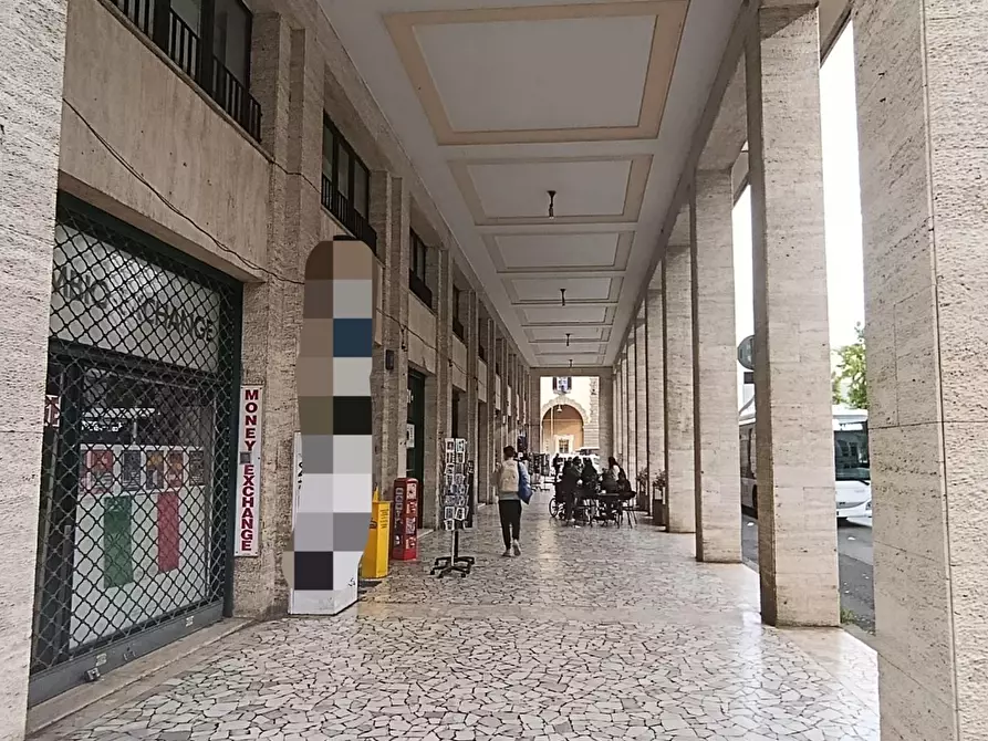 Immagine 6 di Attività commerciale in vendita  a Livorno