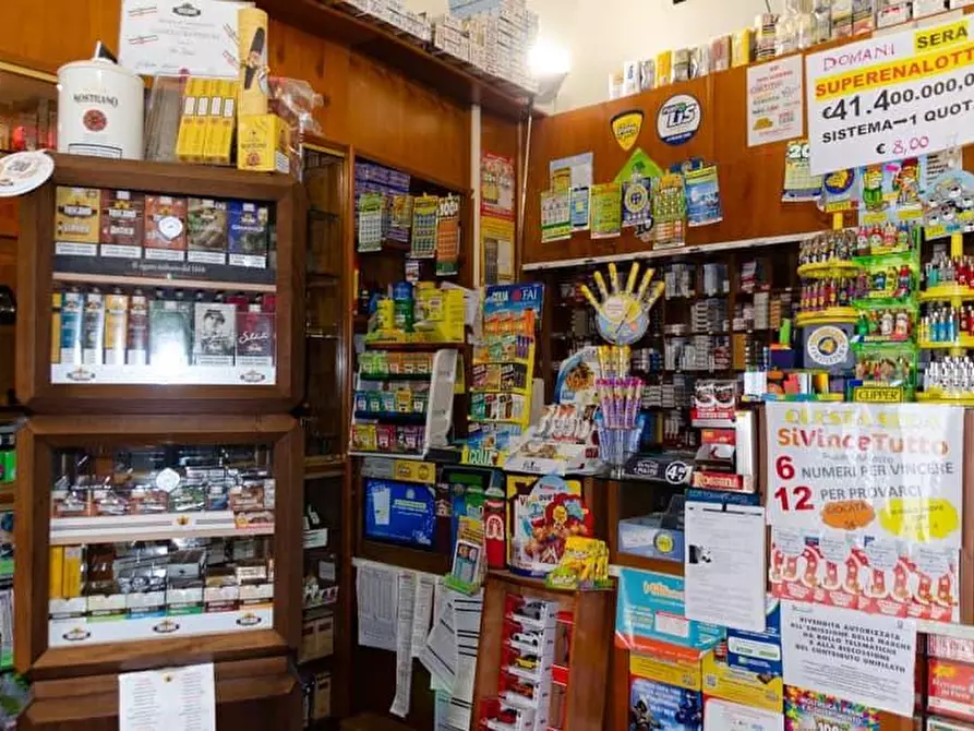 Immagine 2 di Attività commerciale in vendita  a Livorno