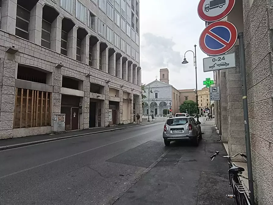 Immagine 7 di Attività commerciale in vendita  a Livorno