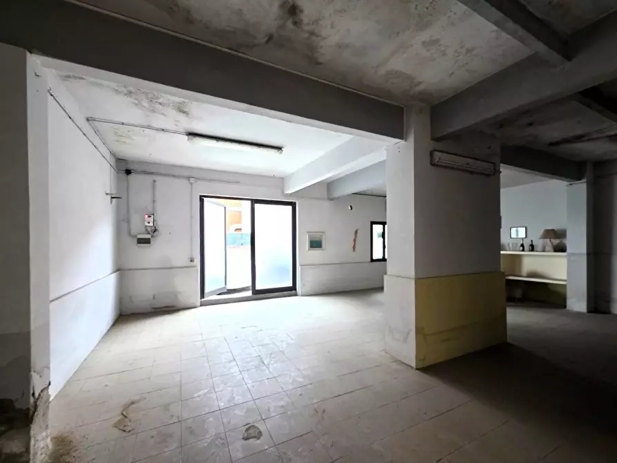 Immagine 5 di Locale commerciale in vendita  a Santa Croce Sull'arno