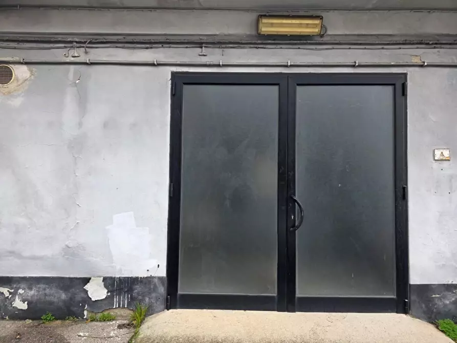 Immagine 9 di Locale commerciale in vendita  a Santa Croce Sull'arno