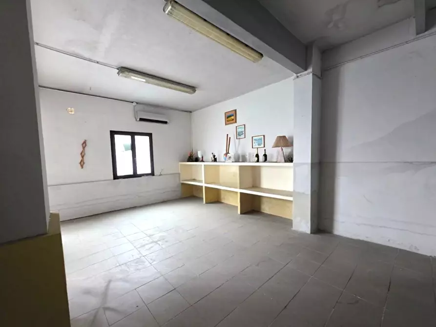 Immagine 3 di Locale commerciale in vendita  a Santa Croce Sull'arno