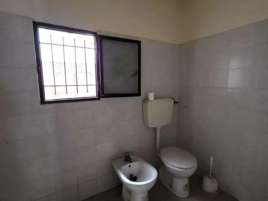 Immagine 8 di Locale commerciale in vendita  a Santa Croce Sull'arno