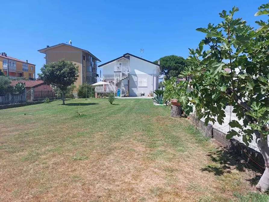 Immagine 11 di Mansarda in vendita  a Sarzana