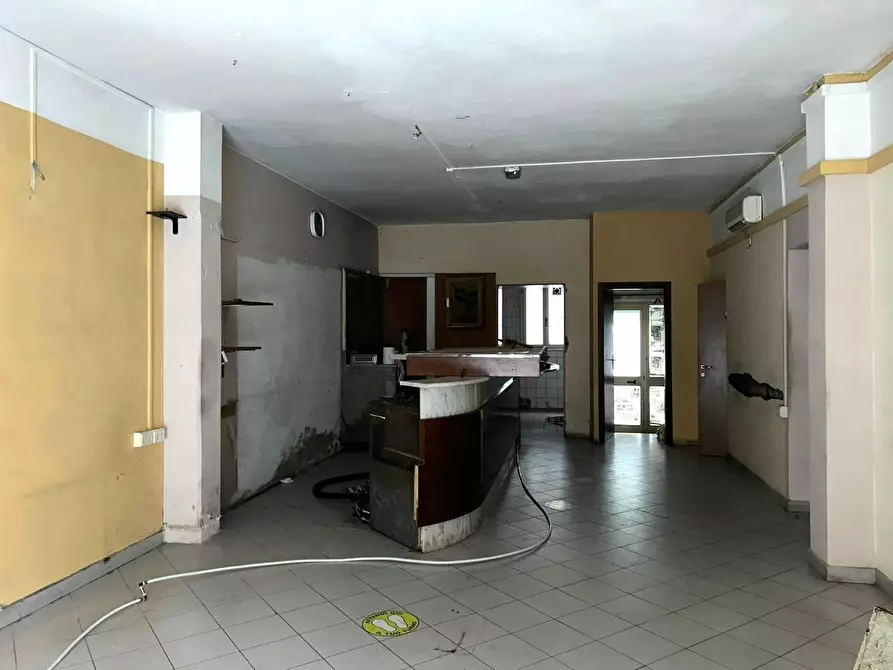 Immagine 2 di Locale commerciale in vendita  a Barga