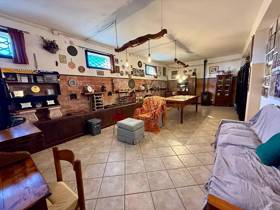 Immagine 8 di Casa colonica in vendita  a Pontedera