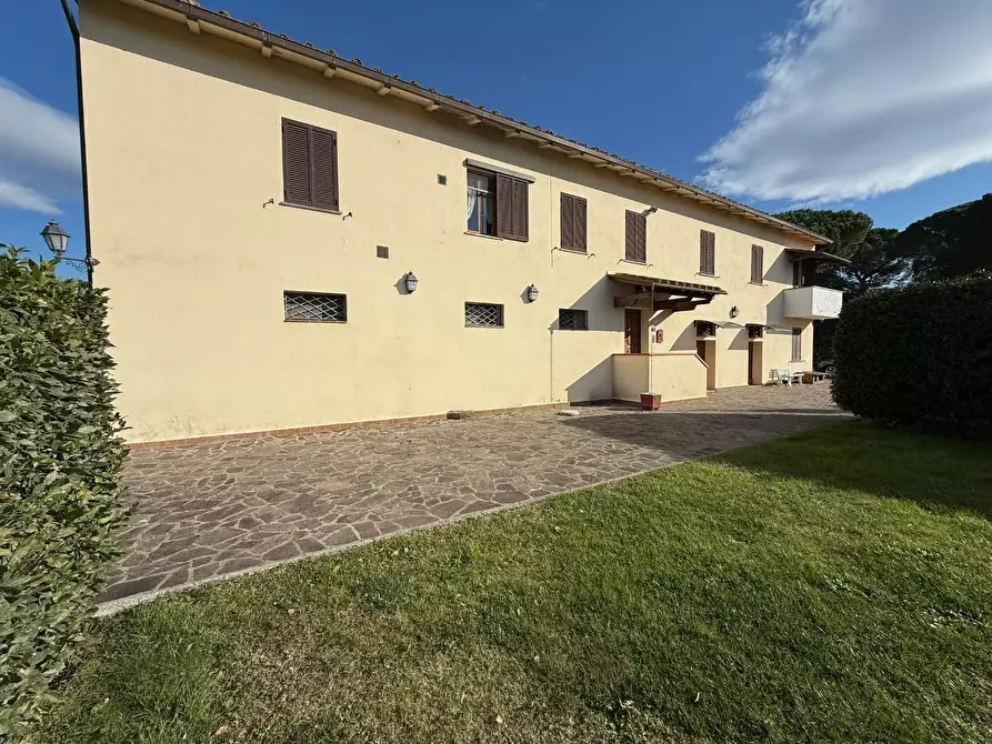 Immagine 3 di Casa colonica in vendita  a Pontedera