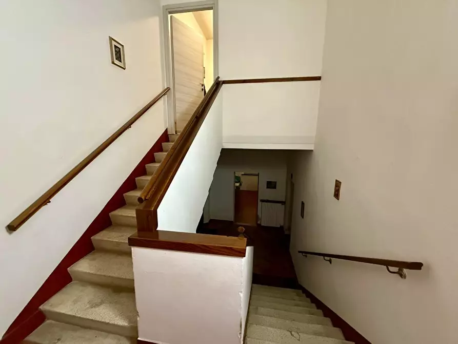 Immagine 9 di Casa colonica in vendita  a Pontedera