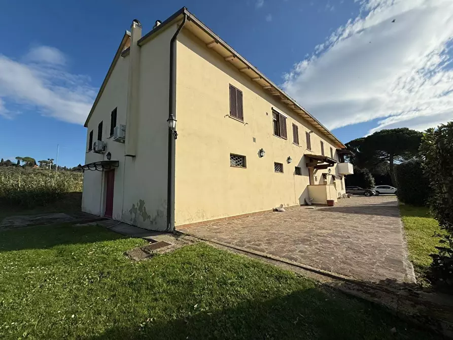 Immagine 2 di Casa colonica in vendita  a Pontedera