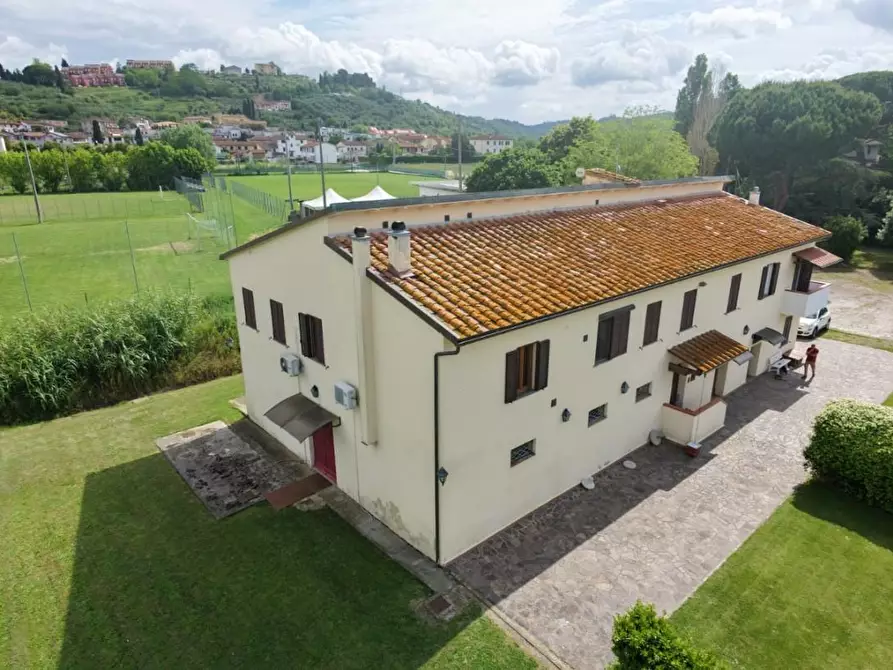 Immagine 1 di Casa colonica in vendita  a Pontedera