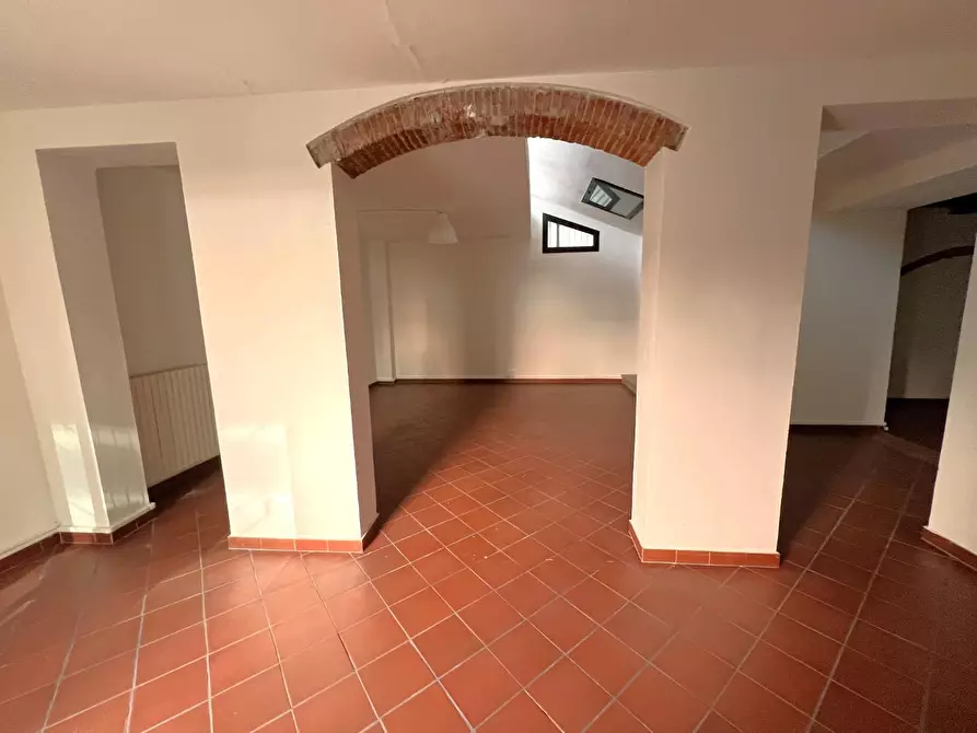 Immagine 3 di Locale commerciale in affitto  a Cascina