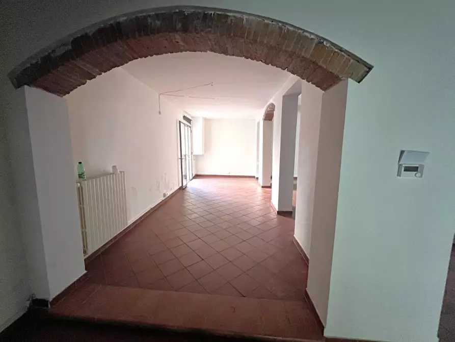 Immagine 5 di Locale commerciale in affitto  a Cascina