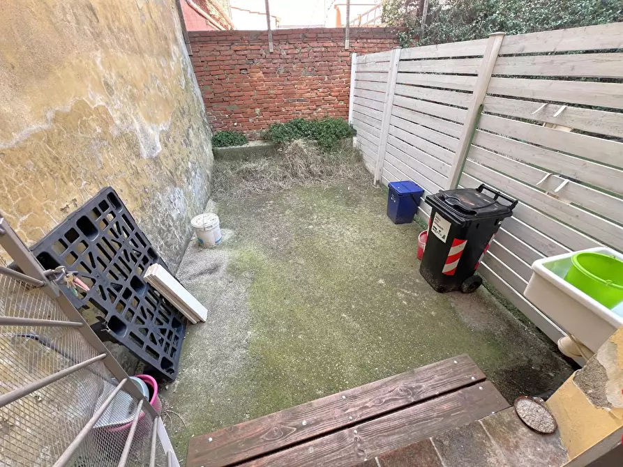 Immagine 10 di Locale commerciale in affitto  a Cascina