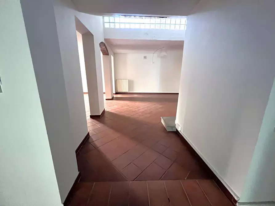Immagine 6 di Locale commerciale in affitto  a Cascina