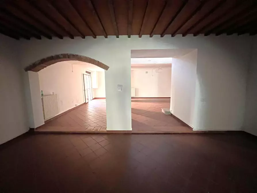Immagine 4 di Locale commerciale in affitto  a Cascina