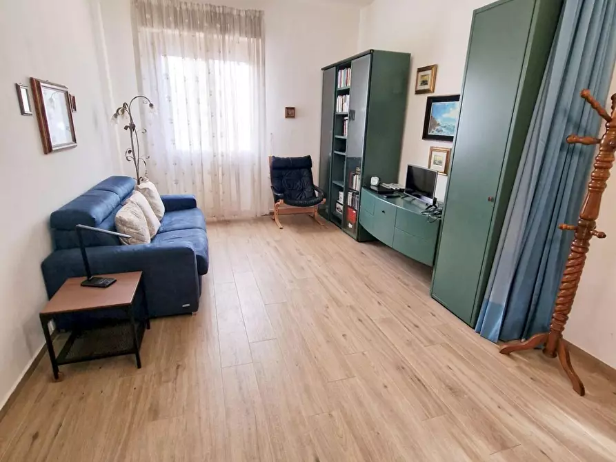 Immagine 1 di Appartamento in vendita  a Viareggio