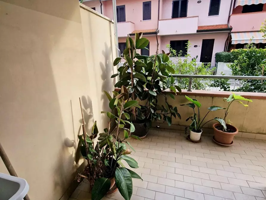 Immagine 14 di Appartamento in vendita  a Viareggio