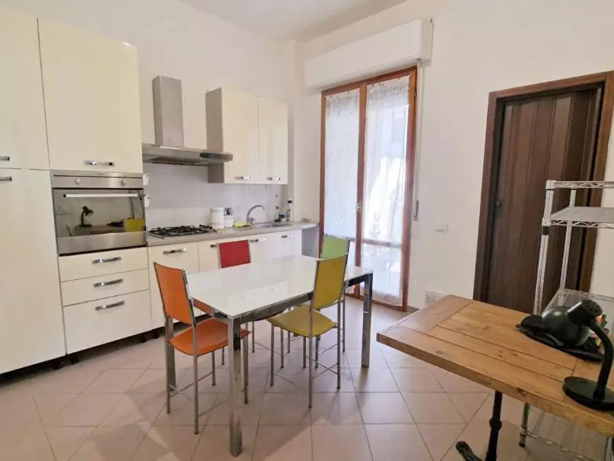 Immagine 11 di Appartamento in vendita  a Viareggio