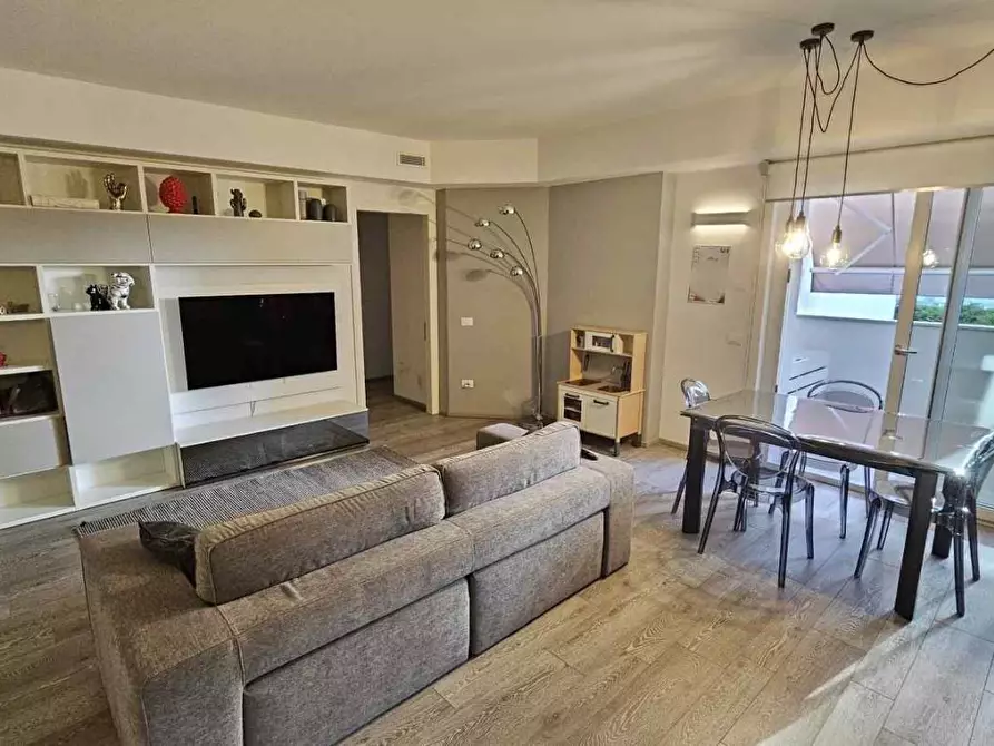 Immagine 2 di Appartamento in vendita  a Massa