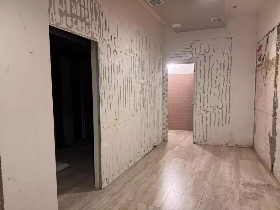 Immagine 5 di Locale commerciale in vendita  a Siena