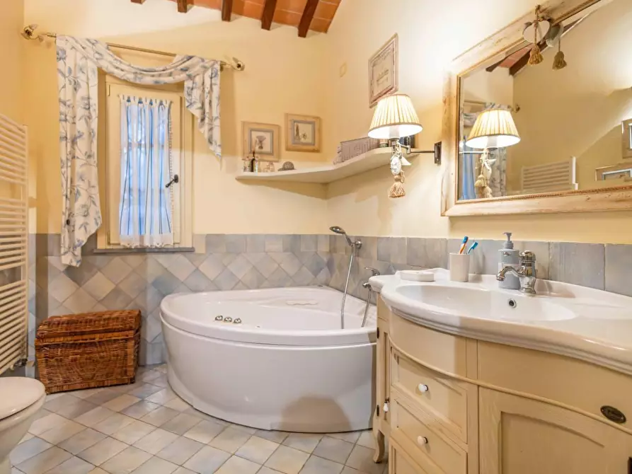 Immagine 53 di Villa in vendita  a Fucecchio