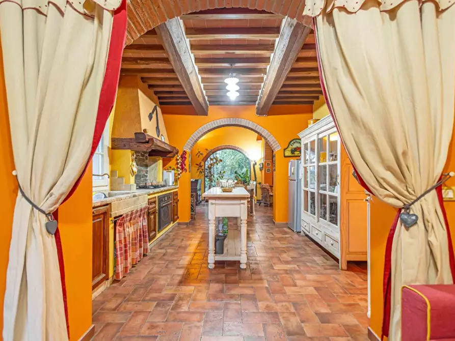 Immagine 11 di Villa in vendita  a Fucecchio