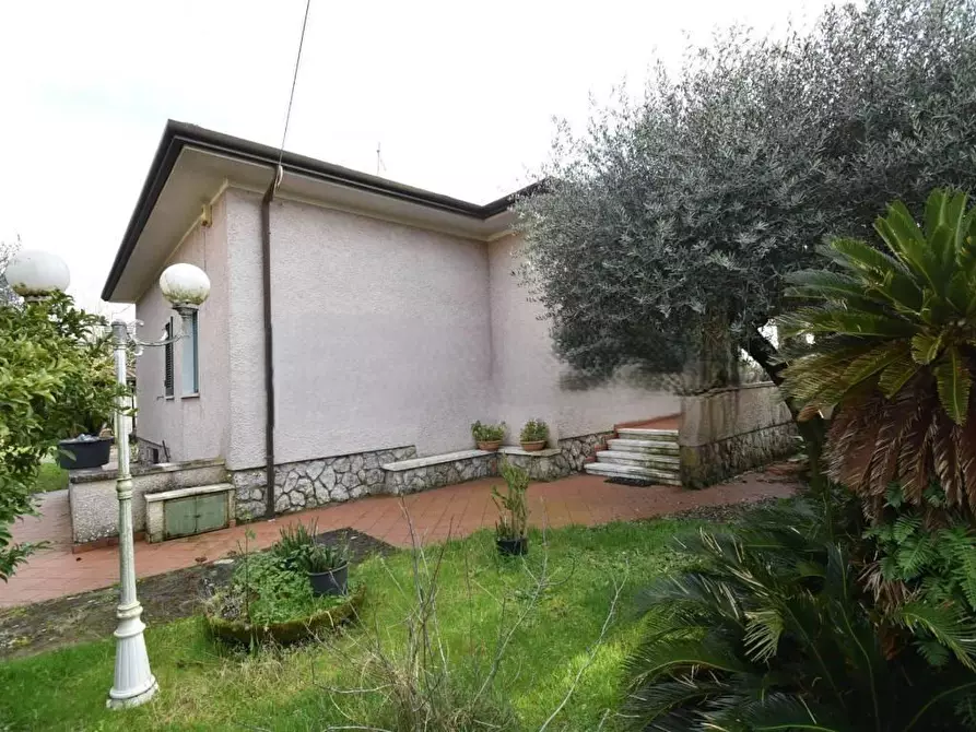 Immagine 13 di Villa in vendita  a Pietrasanta
