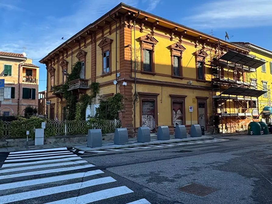 Immagine 1 di Locale commerciale in vendita  a Pisa