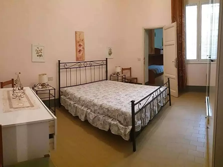 Immagine 1 di Appartamento in vendita  a Viareggio