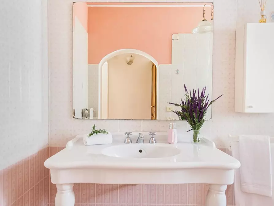 Immagine 35 di Villa in vendita  a Volterra