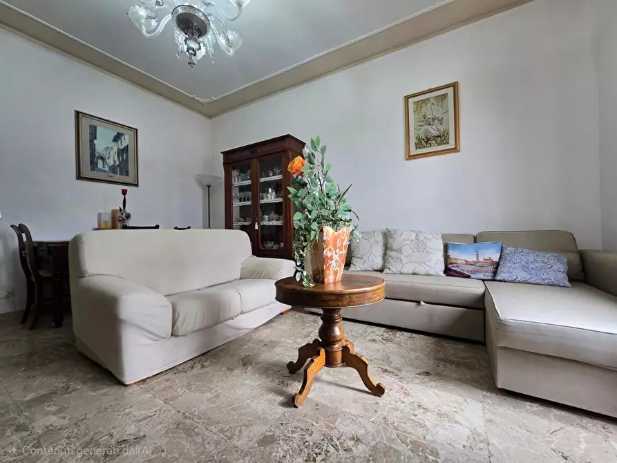 Immagine 12 di Appartamento in vendita  a Siena