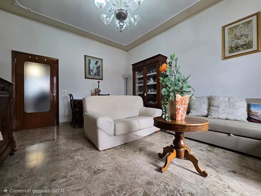 Immagine 1 di Appartamento in vendita  a Siena