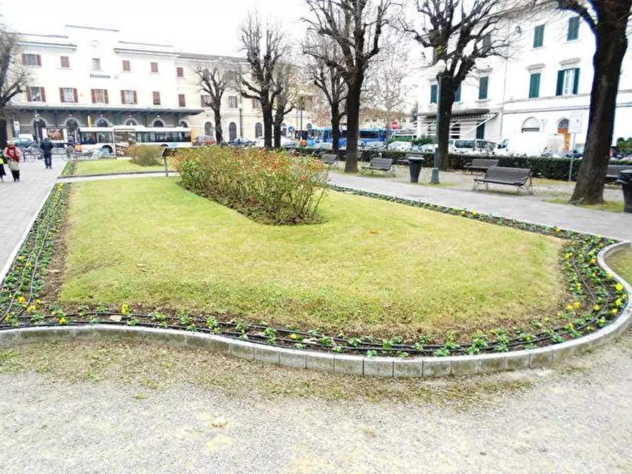 Immagine 2 di Locale commerciale in vendita  a Empoli