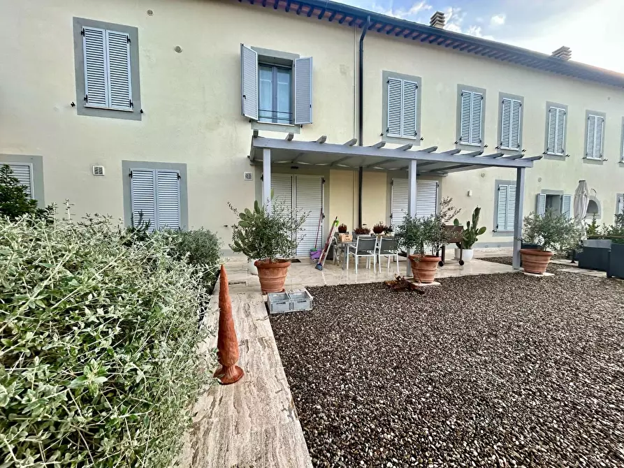 Immagine 5 di Porzione di casa in vendita  a Siena