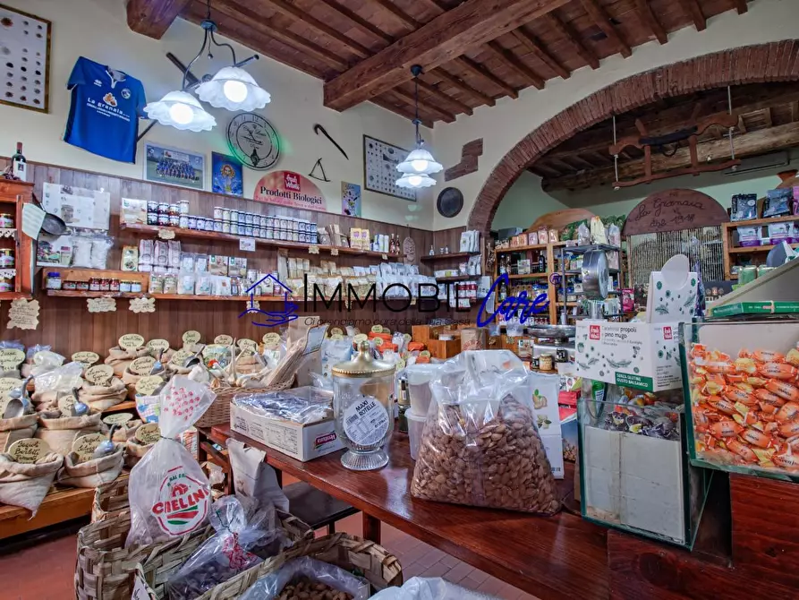 Immagine 3 di Locale commerciale in vendita  a Livorno