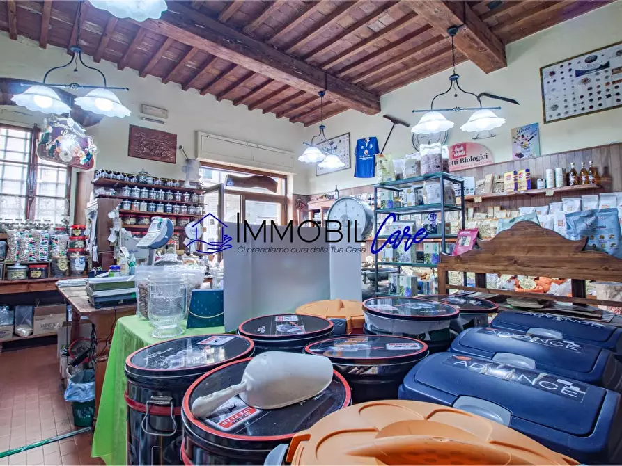 Immagine 4 di Locale commerciale in vendita  a Livorno