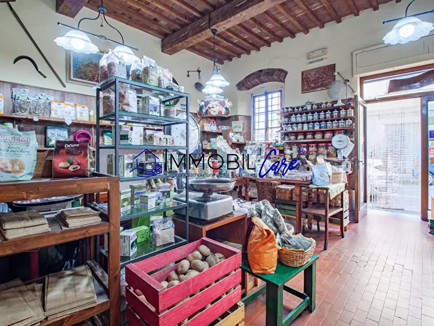 Immagine 6 di Locale commerciale in vendita  a Livorno