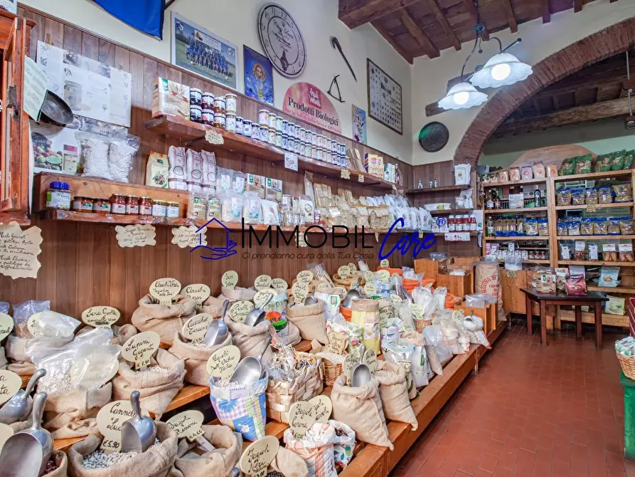 Immagine 2 di Locale commerciale in vendita  a Livorno