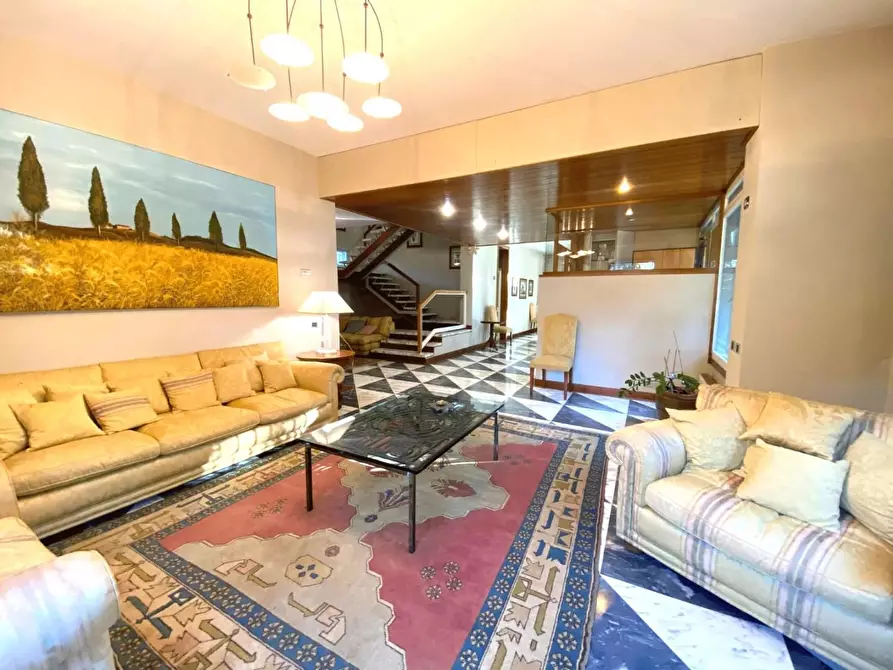 Immagine 4 di Villa in vendita  a Massa