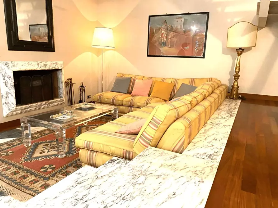 Immagine 9 di Villa in vendita  a Massa