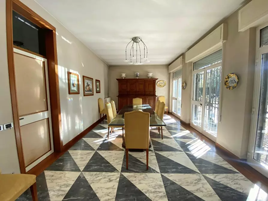 Immagine 5 di Villa in vendita  a Massa