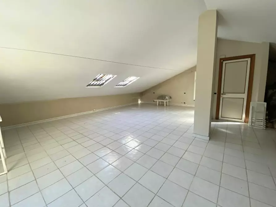 Immagine 19 di Villa in vendita  a Massa