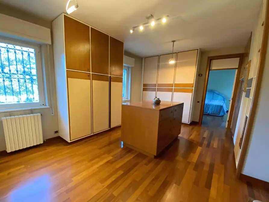 Immagine 14 di Villa in vendita  a Massa