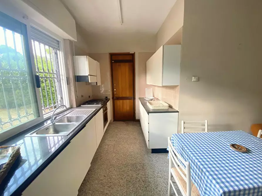 Immagine 21 di Villa in vendita  a Massa