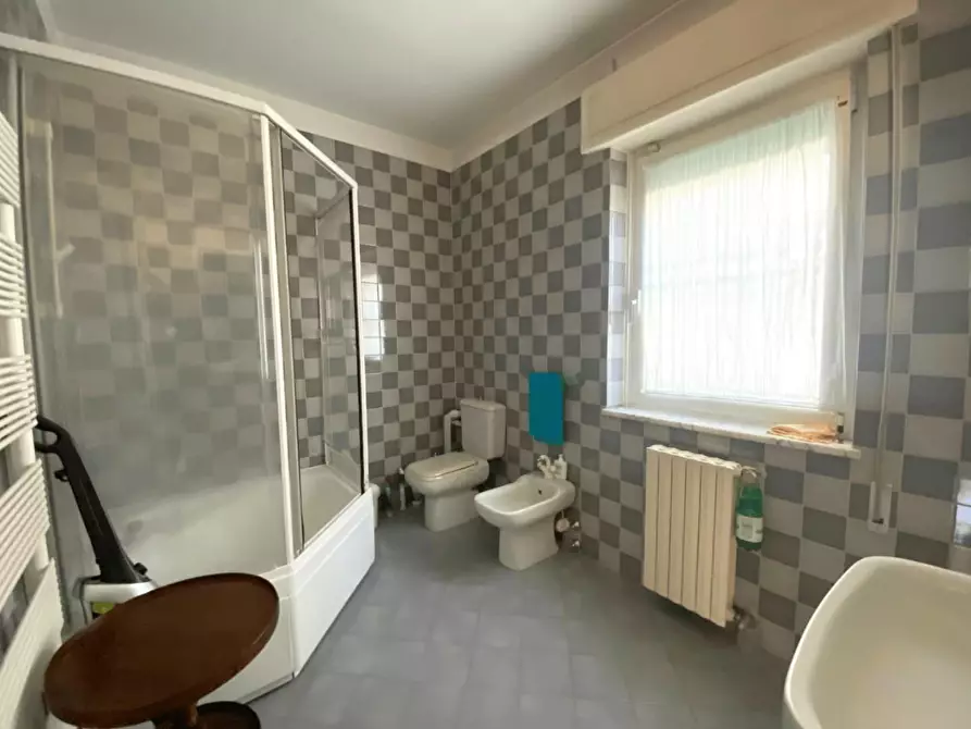 Immagine 17 di Villa in vendita  a Massa