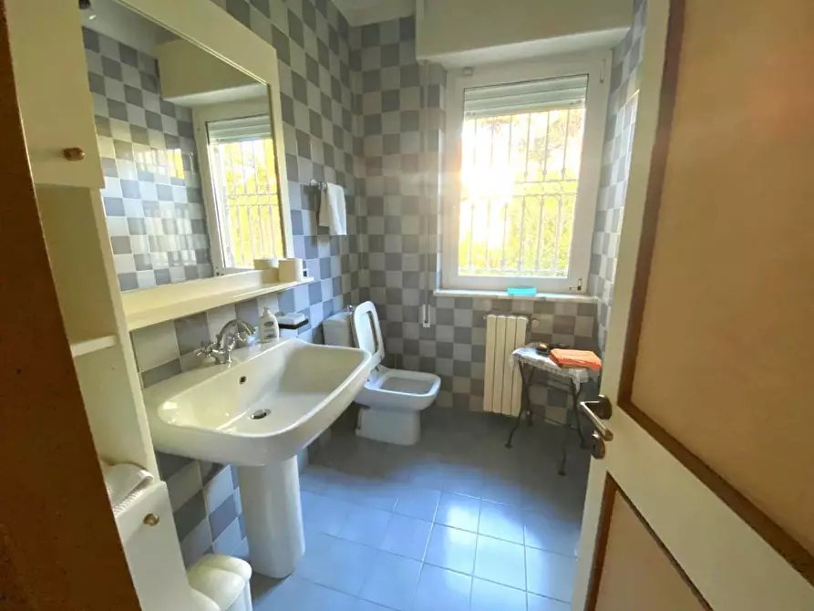 Immagine 16 di Villa in vendita  a Massa